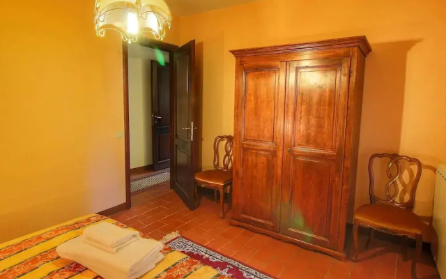 Farmhouse in Umbria Near Palazzo Bourbon