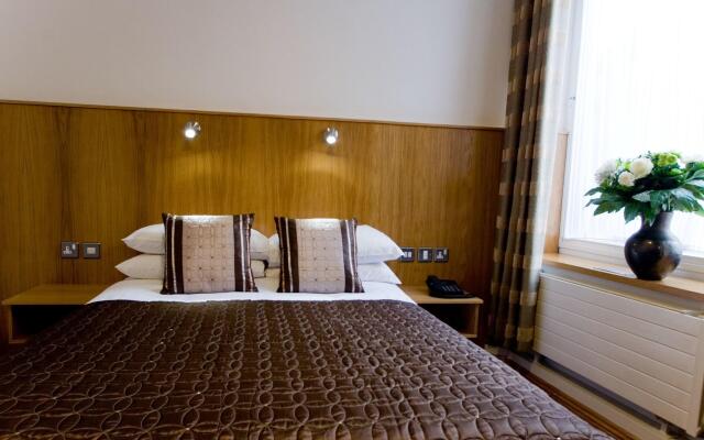 Blooms Hotel