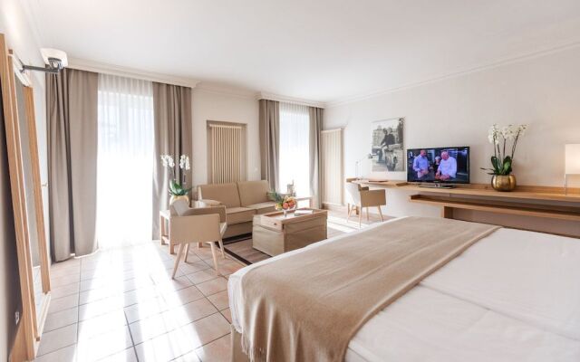 Villa Delta Suites House