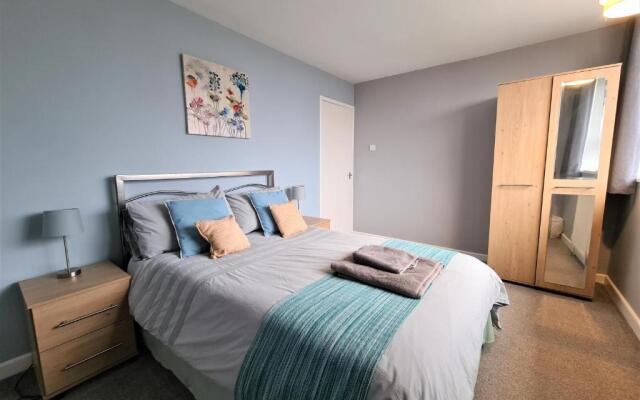 3 Bedroom Apartment Coventry - Hosted by Coventry Accommodation