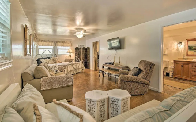 Bright Springfield Home: Walk to Nature Center!