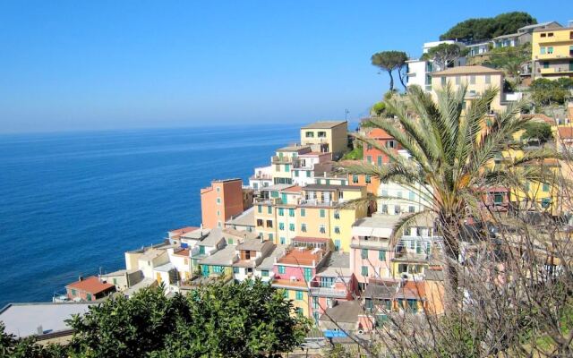 Valley-view Apartment in Ameglia Near Historical Centre With Garden