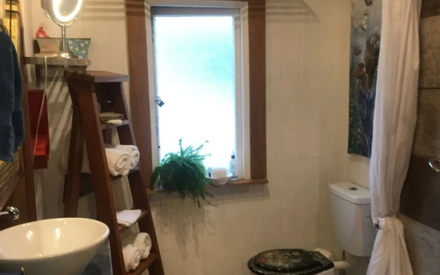 Bluff Hill Lighthouse B&B