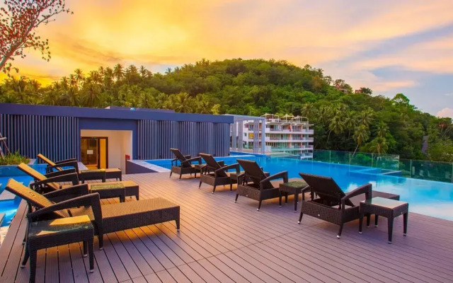 The Aristo Beach Front 33 by Holy Cow