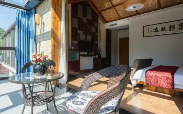 Anji Yunshang Grassland Jinshuiloutai Homestay