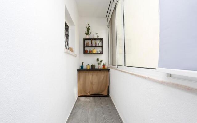 Stay like a local @ Almada cozy apartment