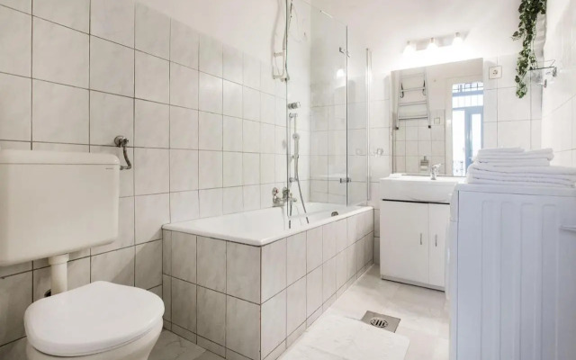 W2 Synagogue Apartment