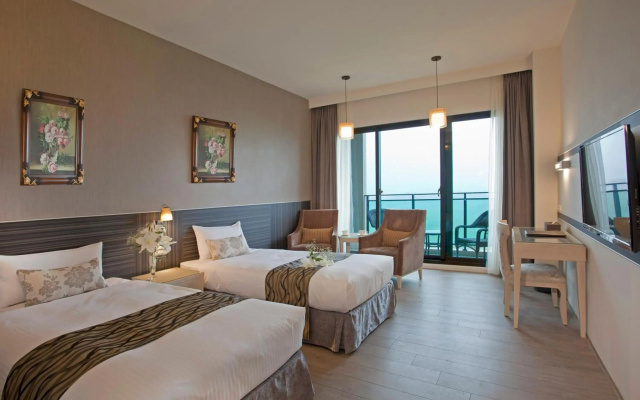 Renyi Lake Hotel