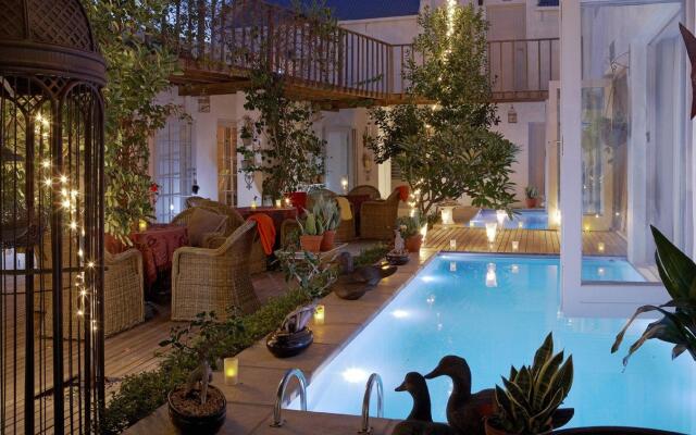 Abalone Hotel & Villas