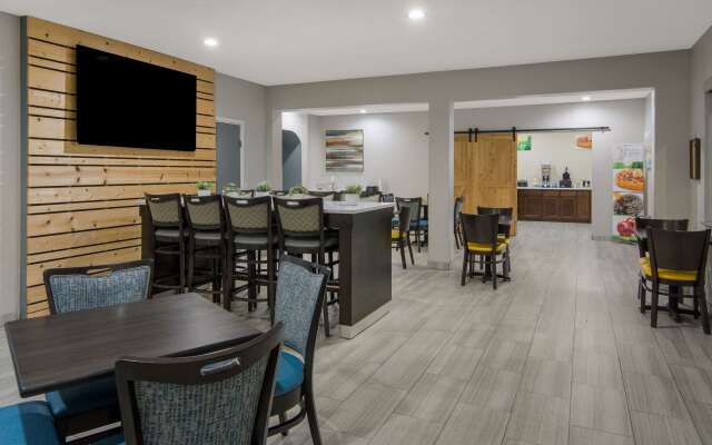 Quality Inn & Suites Roanoke - Fort Worth North