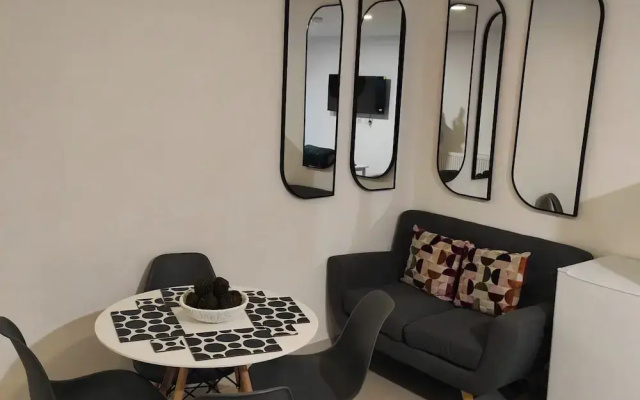 Leeds 3 Bed En-suites Apartment Retreat- Sleeps 9