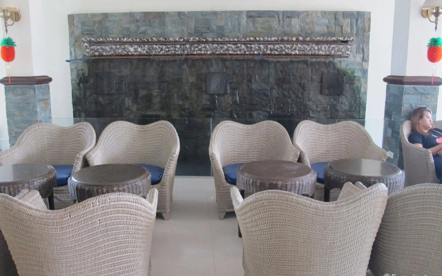 Bluefins Resort