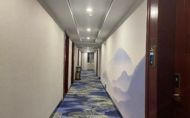 Junyi Hotel (Lufeng Bus Terminal)