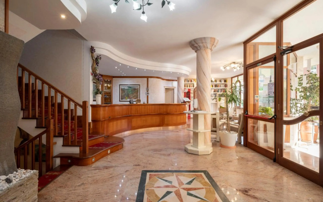Lola Piccolo Hotel