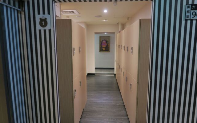 Heybear Capsule Hotel