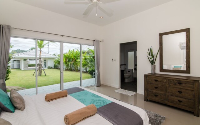 Hua Hin Pool Villa with 4 Bedrooms L50