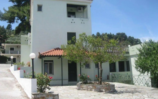 Pefkos Studios and Apartments