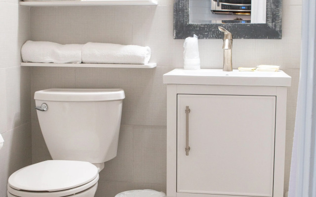 Bristol Plaza Resort Motel