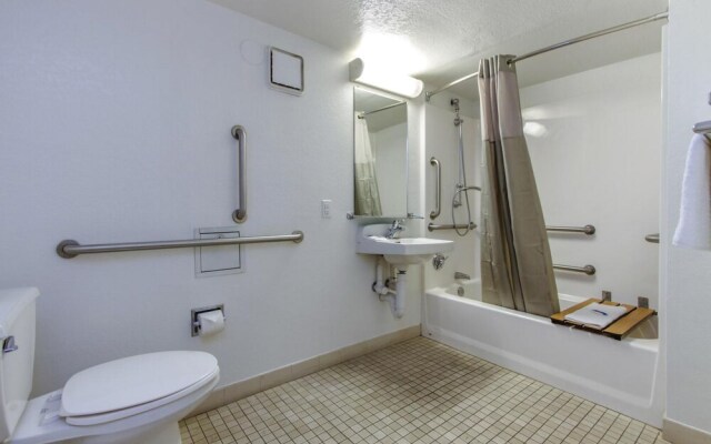 Motel 6 Phoenix - Northern Avenue