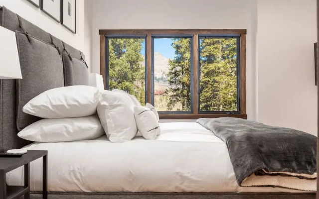 Winterleaf 4 Bedroom Home by RedAwning