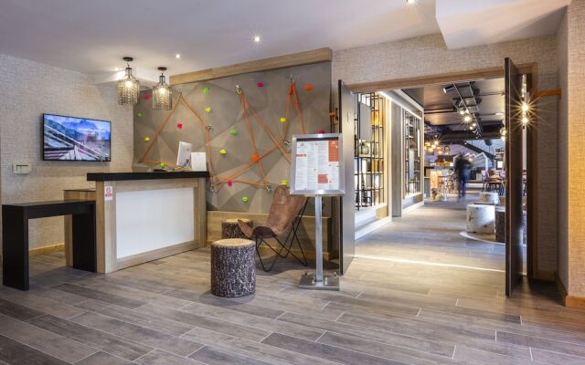 Hotel Base Camp Lodge