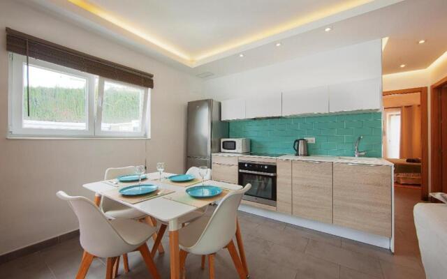 New house 80 m from the beach