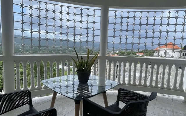 Skyline Suites Sunset Room 1 Bedroom Home by RedAwning