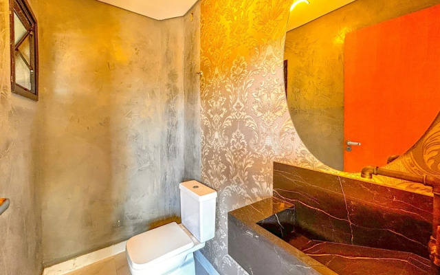 Casa com 4 Su tes Jacuzzi e Lareira Externa