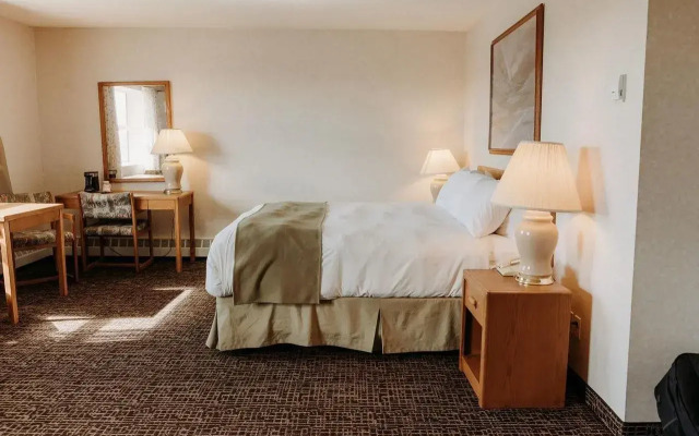 Lakeview Inn & Suites - Fort St. John