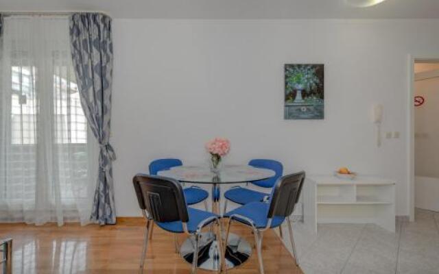 LCT Beacfront apartment ZS