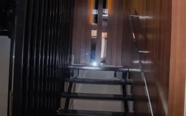 Expressionz Professional Suites by Rsq