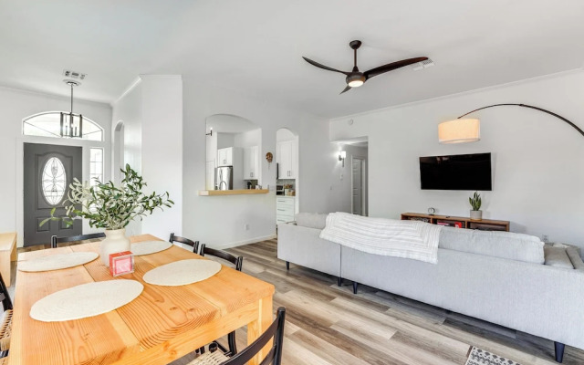 Heated Pool & Yard: Gilbert Getaway!