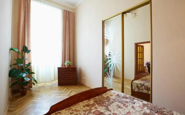 Театральная , 23 2х ком в историческом центре