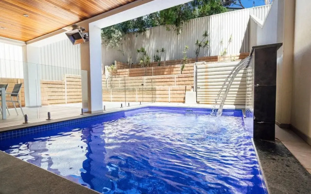 The Grand Oasis - Pool - Wifi - Mins From Beach