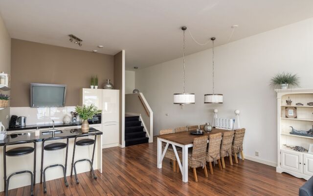 Luxurious 6-person Apartment in Grevelingenmeer Marina