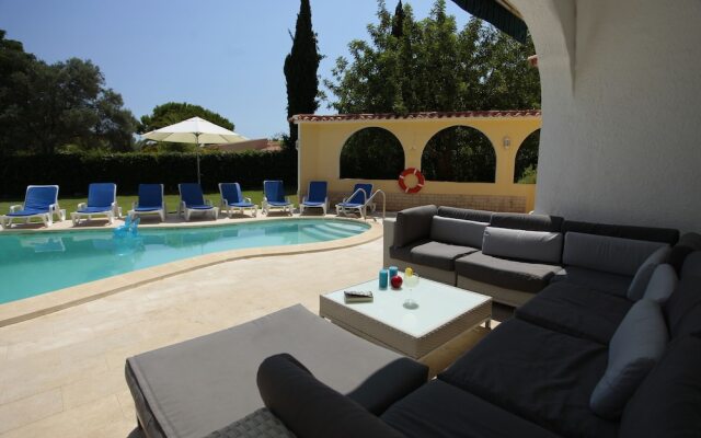 Outstanding Villa With Heated Pool