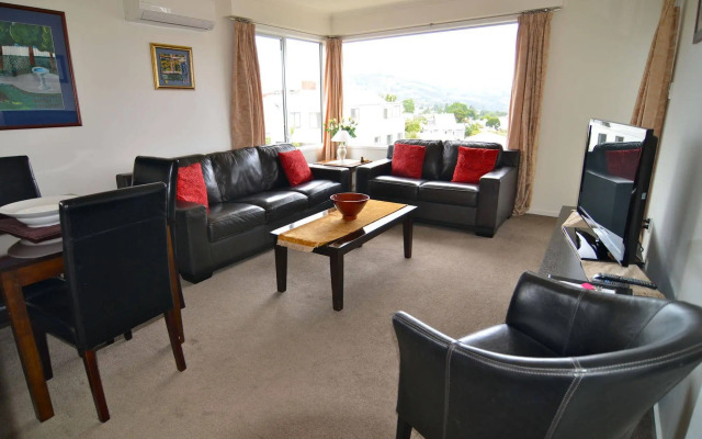Roslyn Apartments