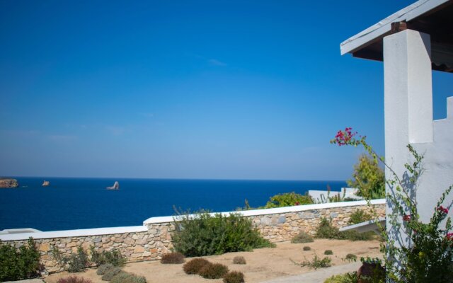 "private Villa Agia Irini, 350 Meter to the Beach for 4 Guests With Pool Access!"