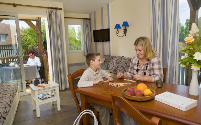 Traditional Apartment With Balcony or Terrace in Deauville