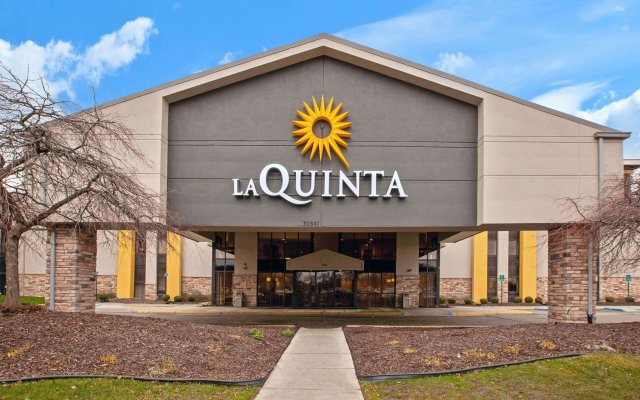 La Quinta Inn & Suites by Wyndham Detroit Metro Airport
