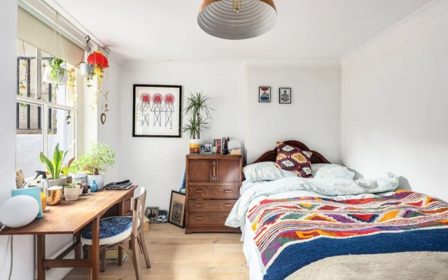 Gorgeous and Vibrant 3 Bedroom Apartment in London