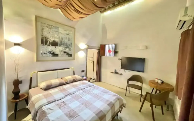 Serenity Courtyard Hotel