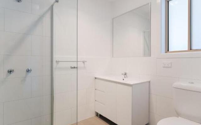 5 Bent Street - huge house with Foxtel & Aircon