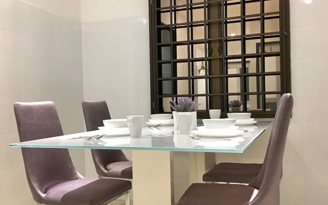 iBook8 Superior 1 Bedroom Gurney Suites  by iBook Homestay