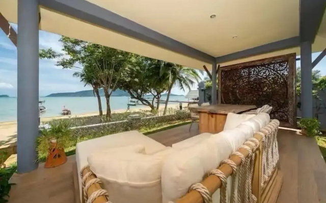 SeaView Villa Private Pool Table V195