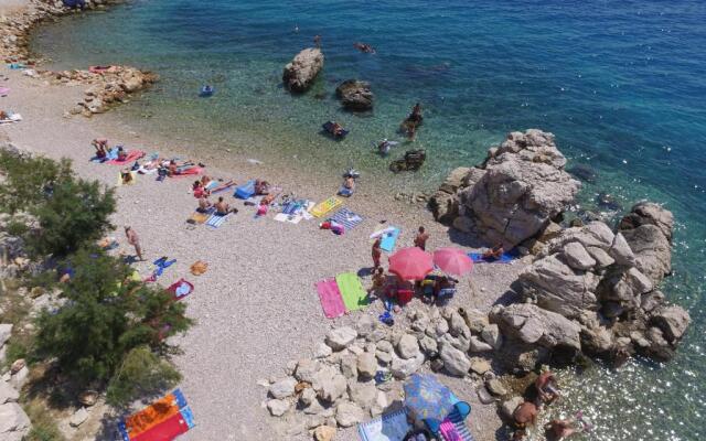 Sunrise Studio Apartments 3