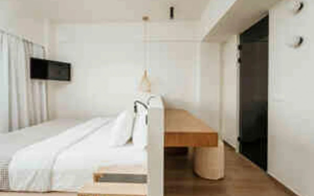 Paralos The Maxine - Adults Only