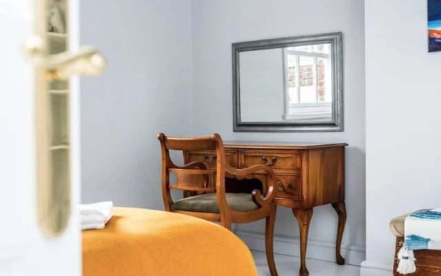 Spectacular 4BR Townhouse in Georgian Quarter, free parking