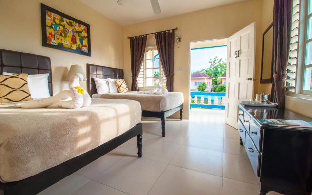 Travellers Beach Resort