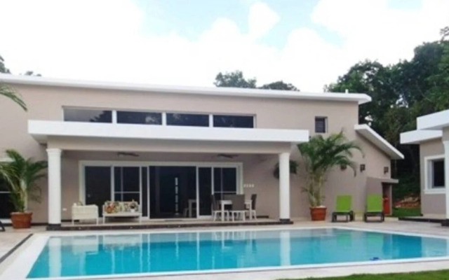 New six Bedroom With BBQ and Large Pool
